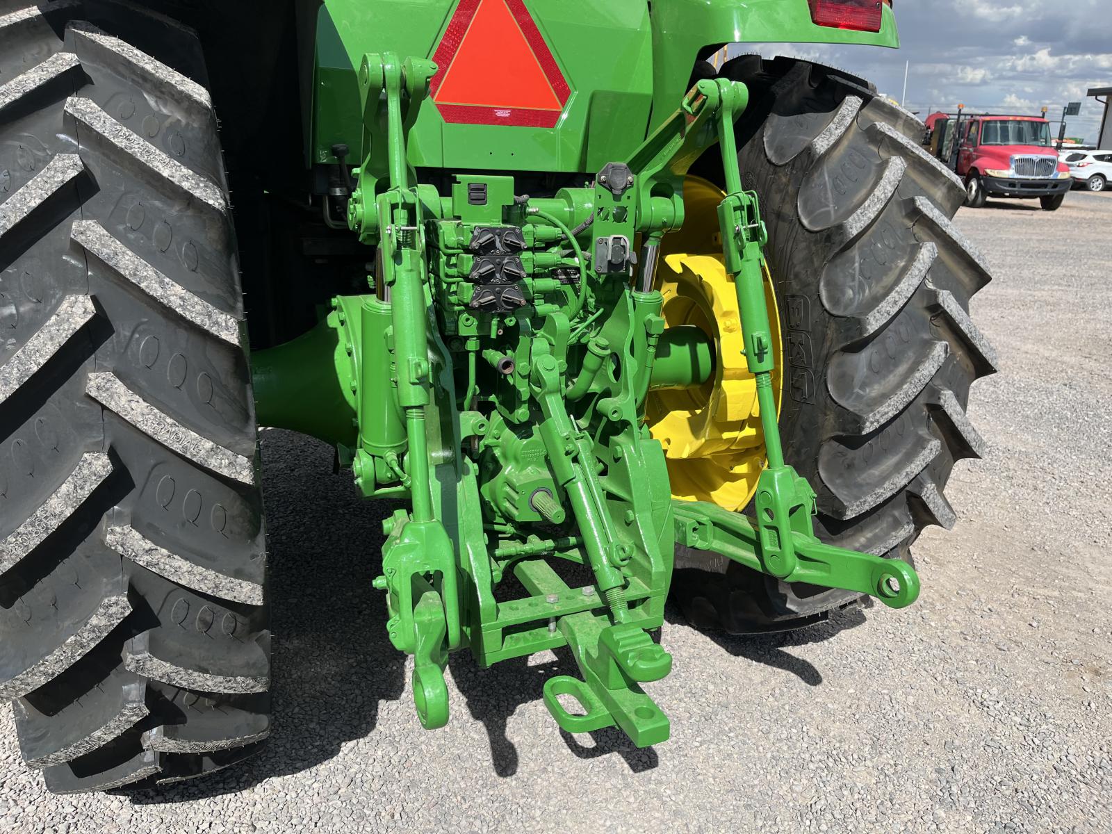 ./imagenes/INVOICE/2019/17361/TRACTOR JOHN DEERE 8320 (7).JPG